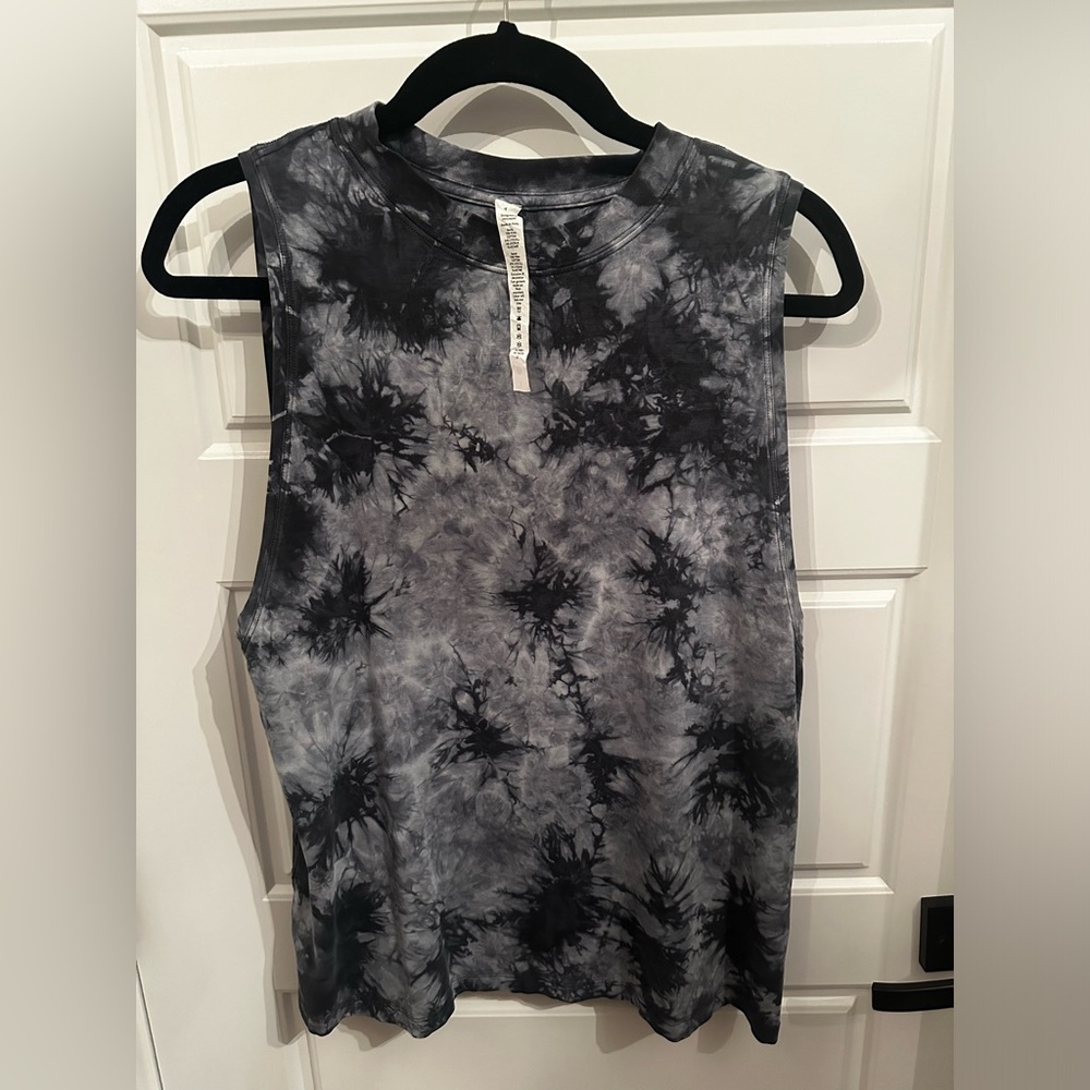 Lululemon Athletica Black and Gray Tie-Dye Muscle Tank Top
